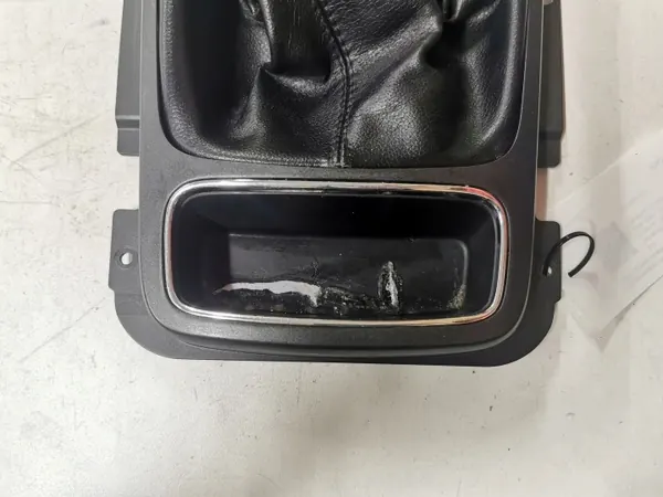 Suporte esquerdo KIA Sorento OEM 846223D710 image 4