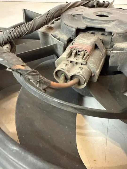 Tuulettimen kotelo Ford Fiesta MK7 B-Max 1.6 TDCi OEM image 8