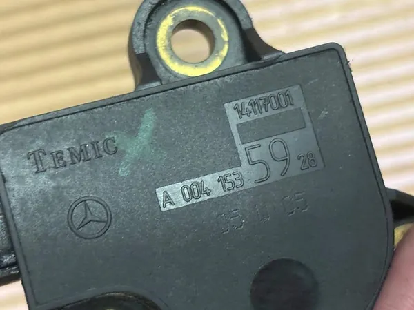 Öljynsensors Mercedes E-Class W211 3.2L A0041535928 image 2