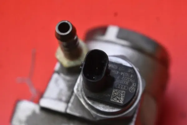 Högtryck bränslepump Skoda Rapid 1.2 TSI 04E127026AA image 4