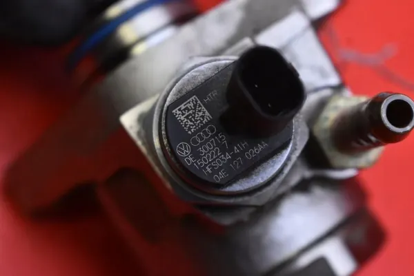 Högtryck bränslepump Skoda Rapid 1.2 TSI 04E127026AA image 5