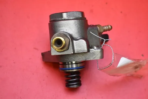 Högtryck bränslepump Skoda Rapid 1.2 TSI 04E127026AA image 6