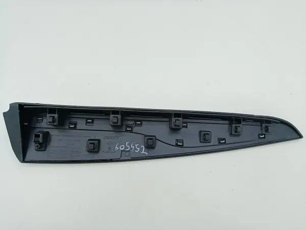Renault Clio 4 Vasen Takaoven Lista OEM 828769642R image 3