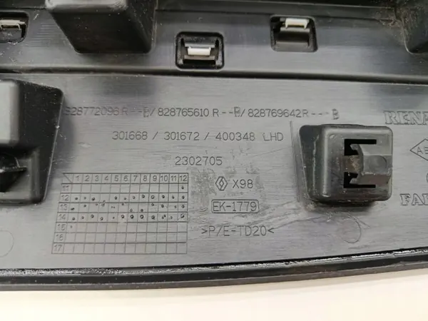Renault Clio 4 Vasen Takaoven Lista OEM 828769642R image 9