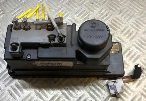 Mercedes W210 central låspump OEM 2108001748 image 2