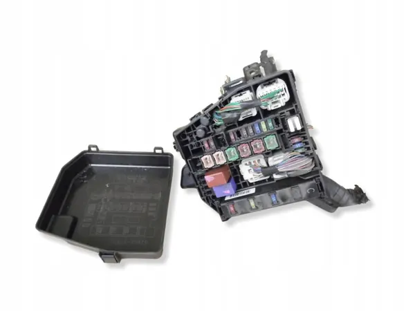 Zekeringkast OEM 82641-47020 voor Toyota Urban Cruiser image 2