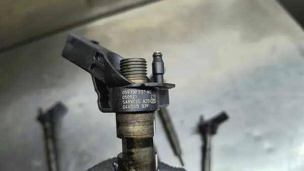 Iniettore AUDI 2.7 TDI 059130277AC image 2