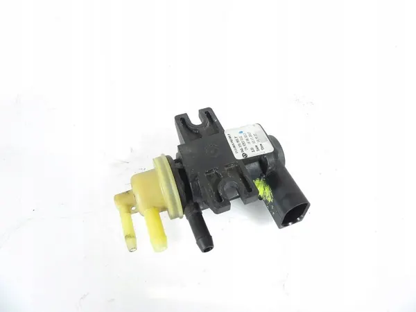 Válvula de vácuo SKODA OCTAVIA III 1.6TDI 04L131051F image 2