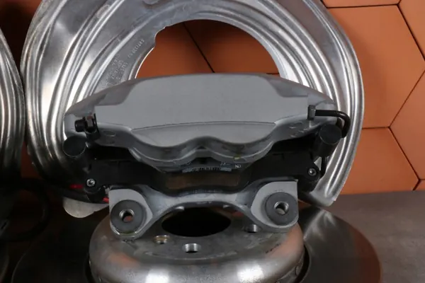 BMW i4 G26 Bremsensatz vorne OEM 7915313 image 4