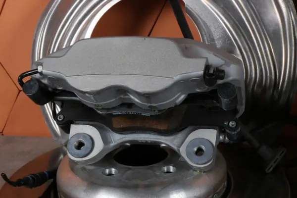 BMW i4 G26 Bremsensatz vorne OEM 7915313 image 5