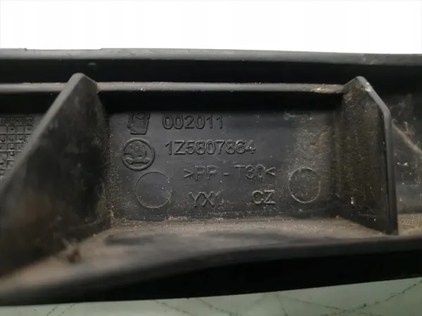 Supporto paraurti posteriore Skoda Octavia 2011 Hatchback OEM image 5