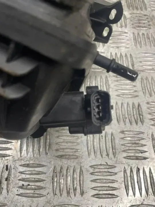 Colector de admisión OEM 55584978 para Opel Astra J 1.6L image 2