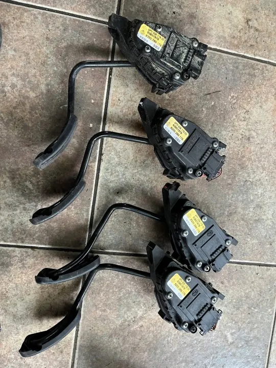 Pédale accélérateur OEM 8200289176 pour Traffic/Vivaro image 2