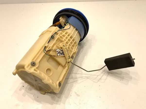 Brandstofpomp Audi A3 1.6 102PK 96-06 8L0919051P image 2