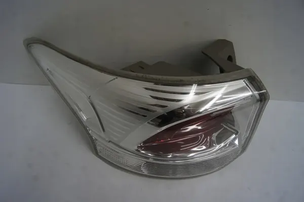 Lámpara trasera izquierda Outlander III image 4
