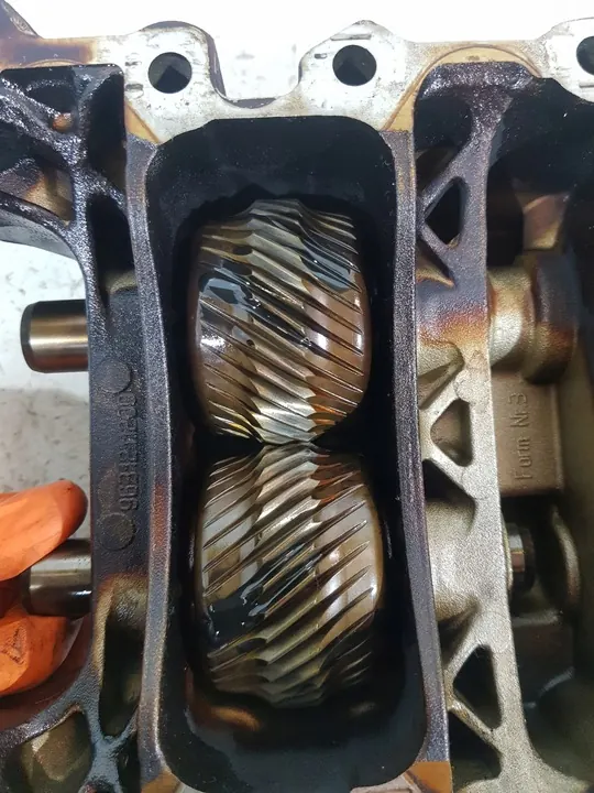 Bomba de aceite Audi 2.0 FSI 06B103535B image 10