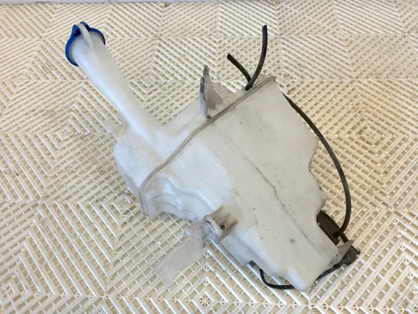 Washer Fluid Reservoir HYUNDAI i30 Hatchback 1.4 101HP OEM LORK-64-111078 image 3