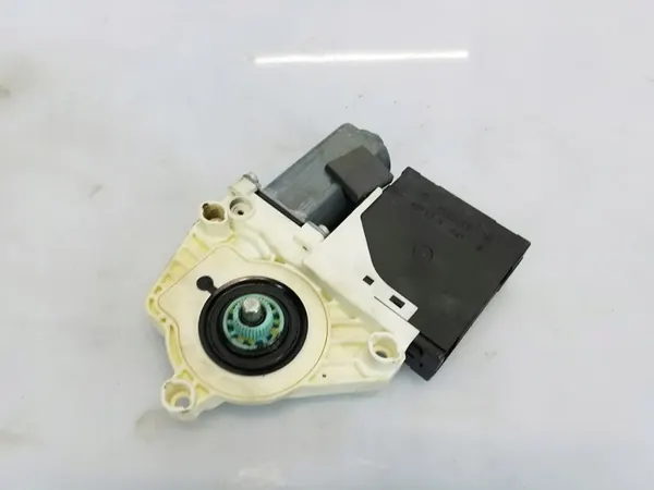 Raamhefmotor vooraan rechts Audi A3 8P Lift image 2