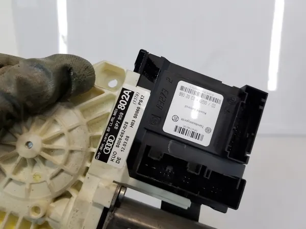 Raamhefmotor vooraan rechts Audi A3 8P Lift image 3