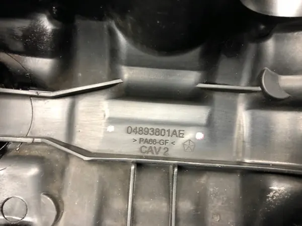 Tampa de válvulas Chrysler Pacifica 2018 OEM 04893801AE image 3