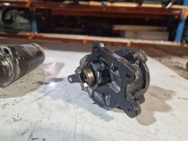 Pompe à vide OEM A642 pour Mercedes-Benz M-Class image 3