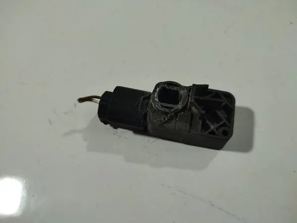 Renault Megane SRS Airbag Sensor 2010 1.6L 988330002R image 3