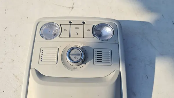 Lampe intérieure cabine OEM 5E0867489A pour Skoda Octavia III image 3