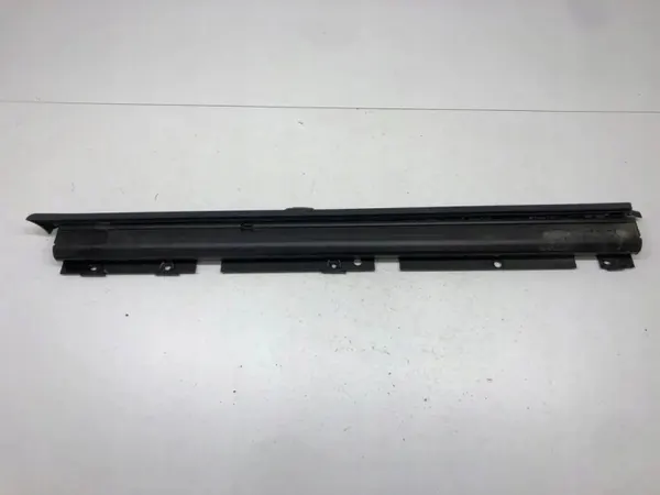 Rodillo de maletero Audi A8 D3 usado OEM 4E0861333 image 3