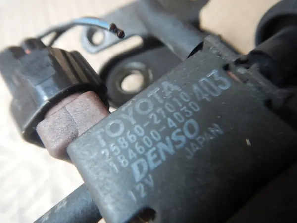 Válvula de vacío OEM 25860-27010 para Toyota RAV4 2.0 D4D image 3