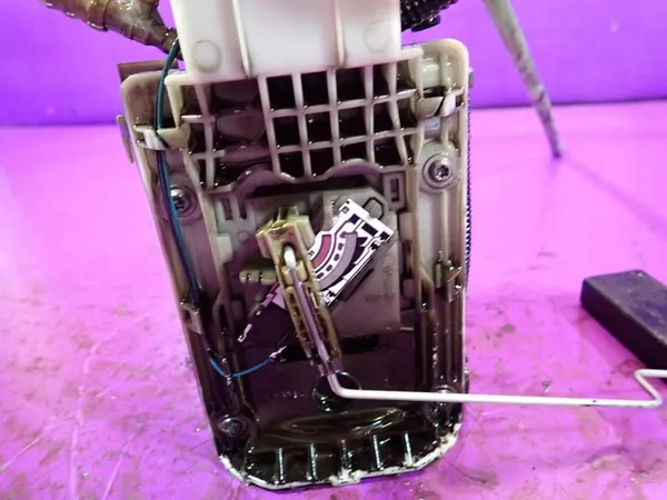 Audi A4 B6 00-05 Brandstofpomp 8E0919050D 4 pin image 3