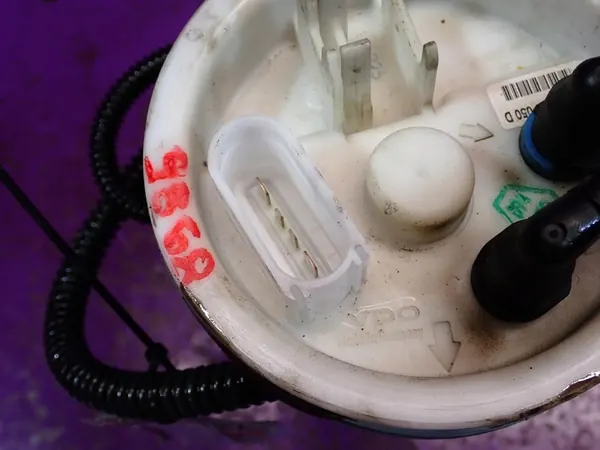 Audi A4 B6 00-05 Brandstofpomp 8E0919050D 4 pin image 5