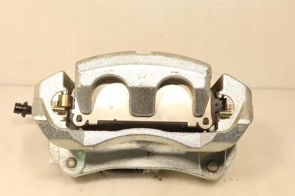 Pinza de freno derecha delantera Toyota BZ4X 218cv OEM 521801 image 5