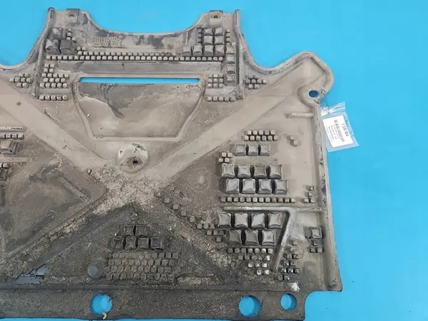 Nedre Motorhuv Audi A4 B8 2.0 TDI 8K1863822K 8K2863822K image 2