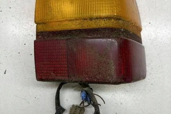 Lámpara trasera derecha AUDI 100 443945218 image 3