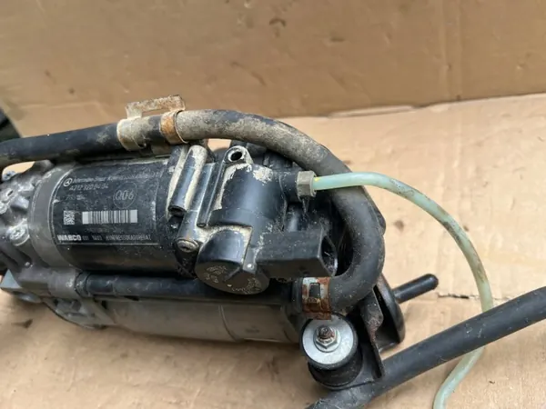 Mercedes E W212 Federungskompressor OEM A2123200404 image 3