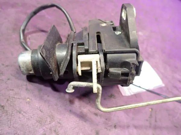 OEM Zawada-383992- Garniture Serrure Coffre Mercedes 124 image 4