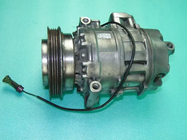 VW 8D0260808 Compressor AC Passat B5 image 5
