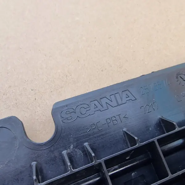 Couvercle Batterie Scania OEM 2573574 - État Utilisé image 6