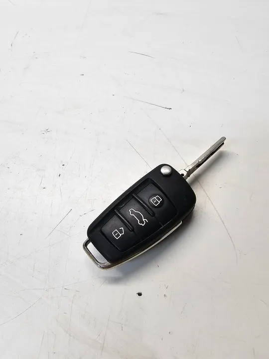 Audi A6 C6 Q7 Nyckel 4F0837220AK image 2