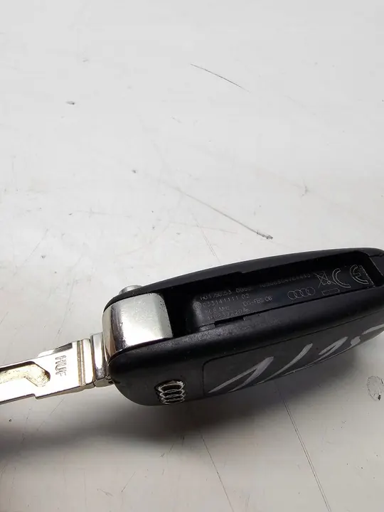 Audi A6 C6 Q7 Nyckel 4F0837220AK image 4