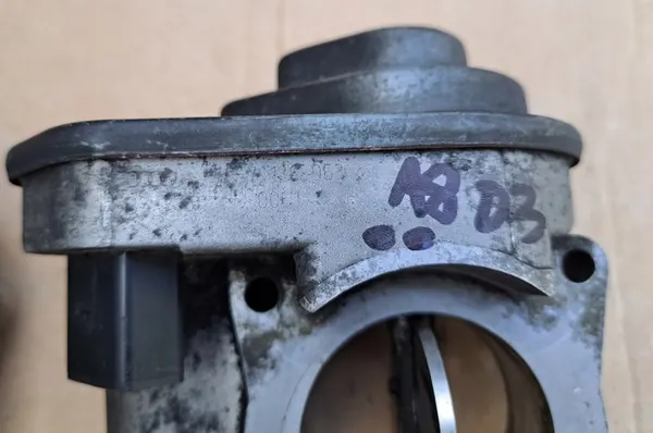 Corpo de borboleta AUDI A8 D3 057128063 image 7