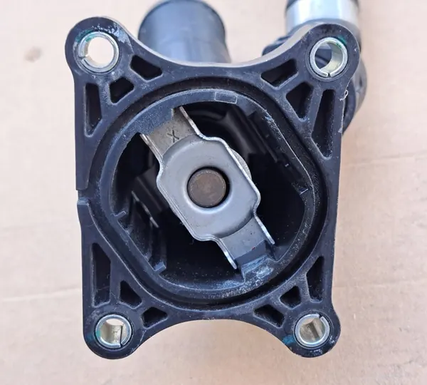 Carcasa de termostato Volvo 2.0 D4 31293767 image 5