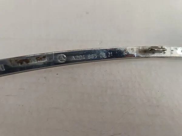 Framförande stötfångar kromlist höger Mercedes W204 A2048850821 image 9