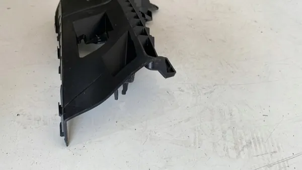 AUDI Q3 83A Suporte de para-choque dianteiro direito 83A807096 image 3