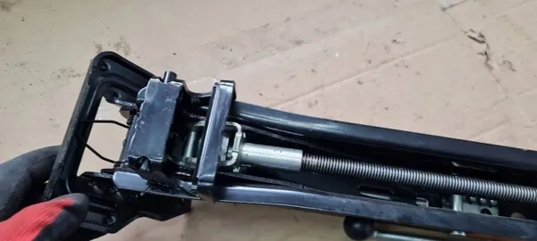 Cric Audi A4 B8 OEM 8R0011031 - Version Européenne image 10