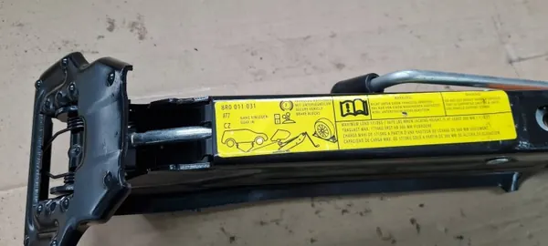 Cric Audi A4 B8 OEM 8R0011031 - Version Européenne image 3
