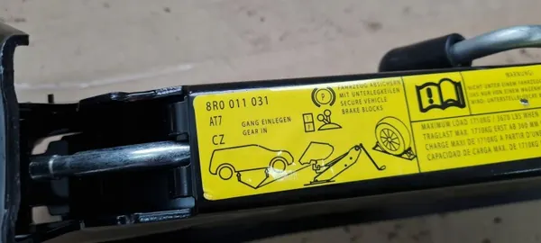 Cric Audi A4 B8 OEM 8R0011031 - Version Européenne image 4