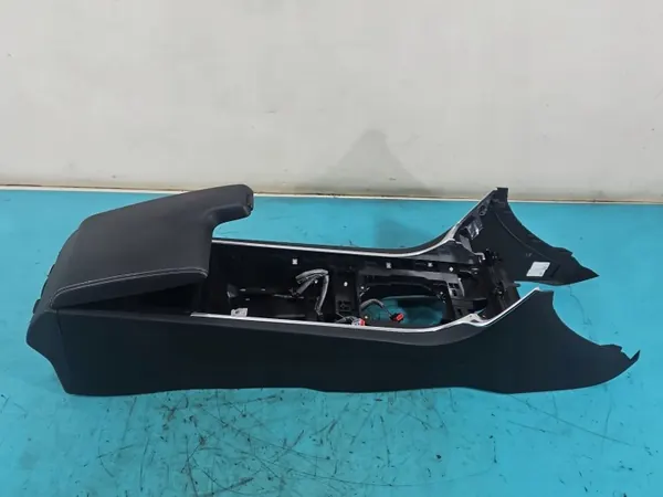 Accoudoir tunnel OEM IMPRK1453822 pour Jaguar XE X760 image 2