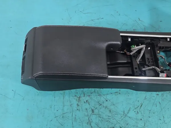 Accoudoir tunnel OEM IMPRK1453822 pour Jaguar XE X760 image 3
