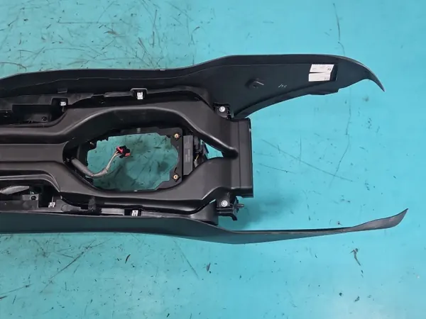 Accoudoir tunnel OEM IMPRK1453822 pour Jaguar XE X760 image 8